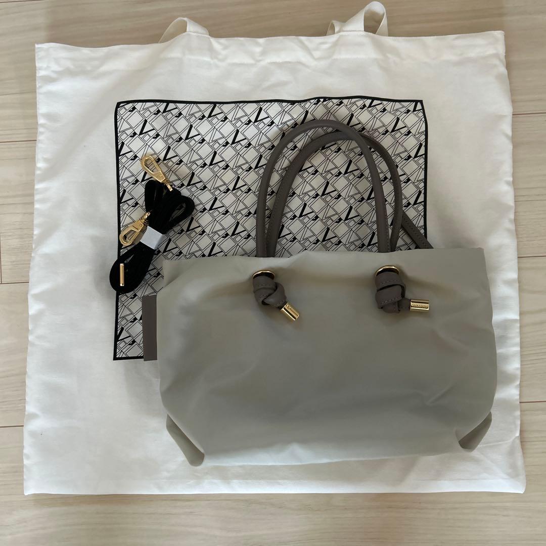 ヴィオラドーロ　アイスグレー