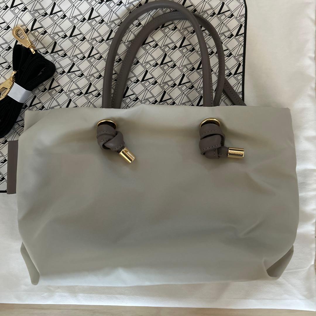 ヴィオラドーロ　アイスグレー