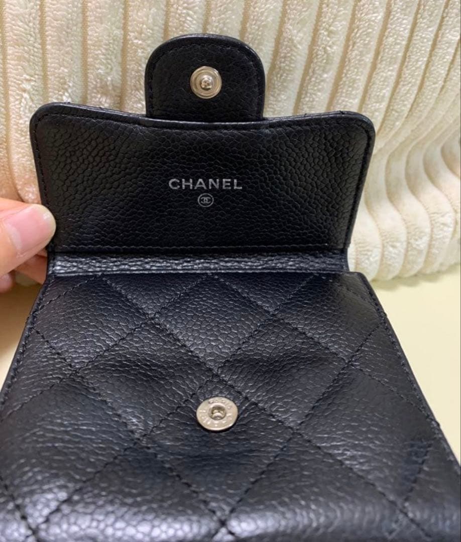 美品 希少 CHANEL キャビアスキン 両開きシャネルマーク金具 三つ折り財布