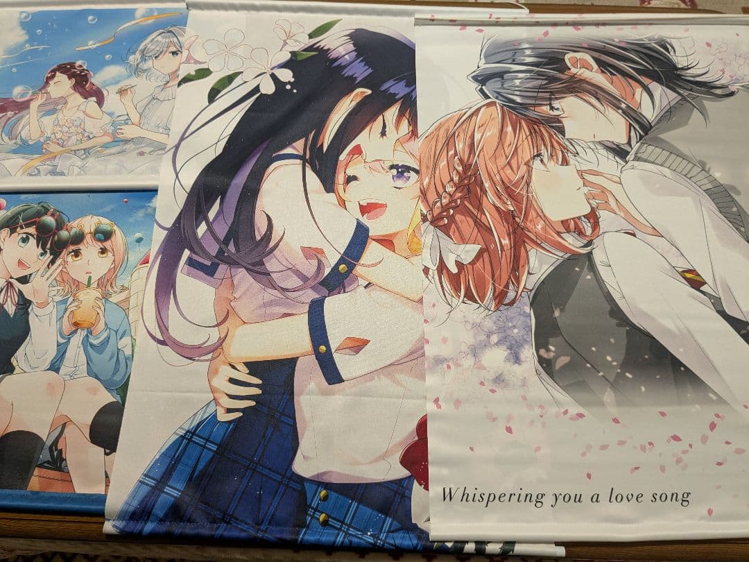 百合コミック。タペストリー、アクリルスタンド、小冊子、クリアファイルのセットです