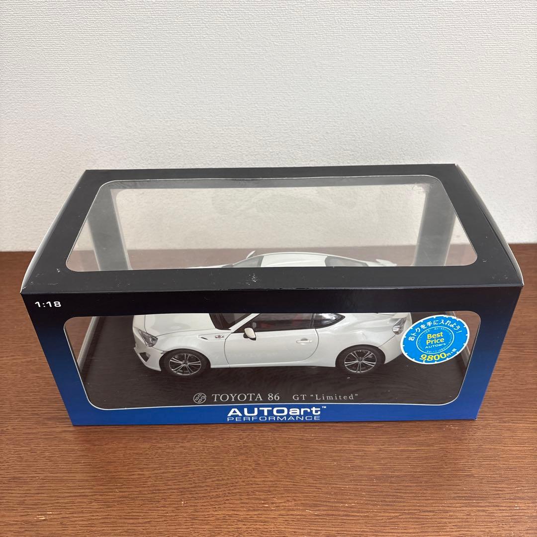 オートアート　トヨタ　TOYOTA 86 1/18 ミニカー　ホワイト