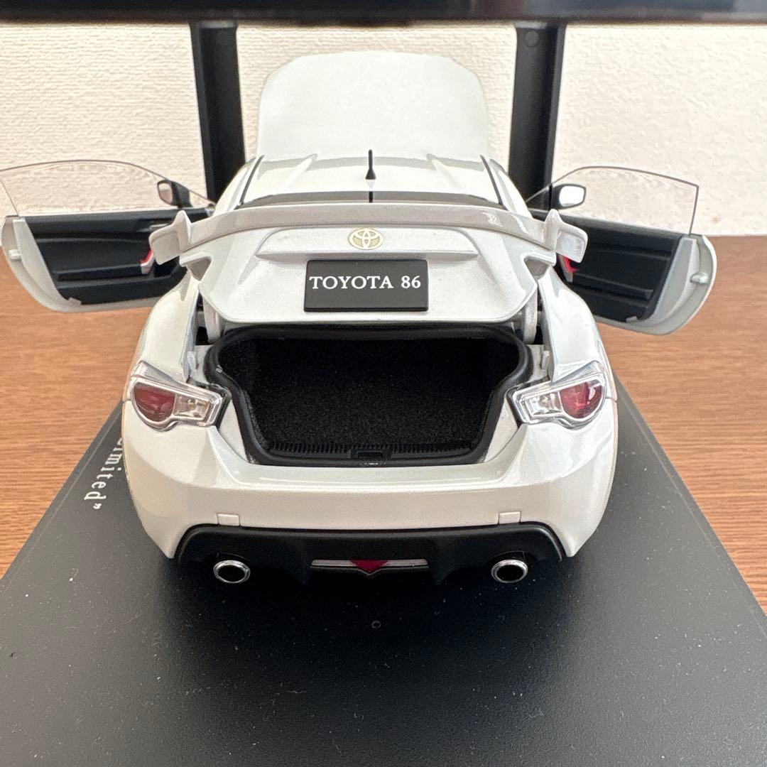 オートアート　トヨタ　TOYOTA 86 1/18 ミニカー　ホワイト