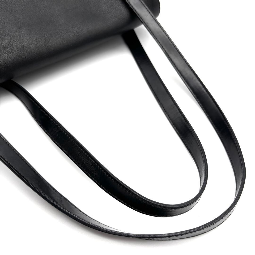 美品 サルヴァトーレフェラガモ ハンドバッグ ガンチーニ レザー 肩掛け可 黒