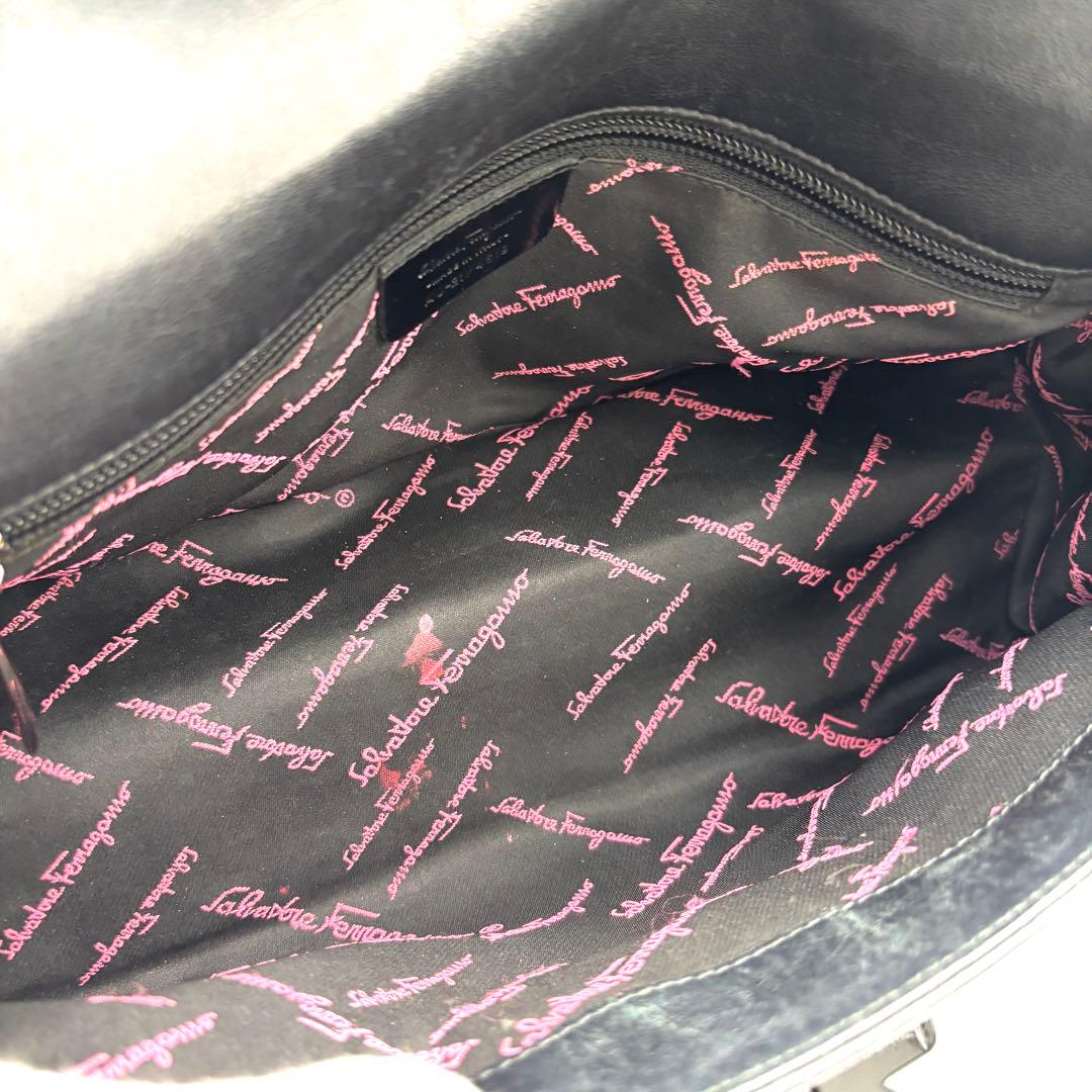 美品 サルヴァトーレフェラガモ ハンドバッグ ガンチーニ レザー 肩掛け可 黒