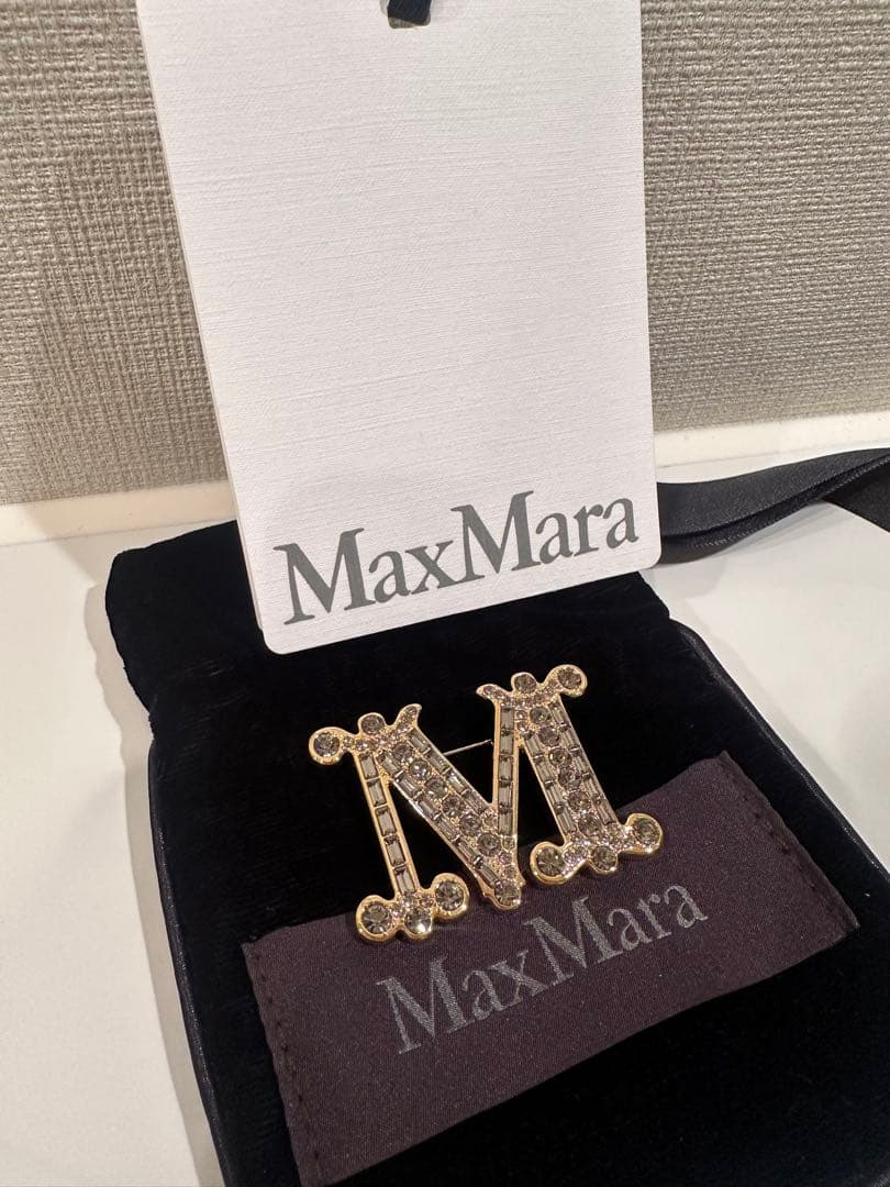 マックスマーラ　Mブローチ　レアカラー