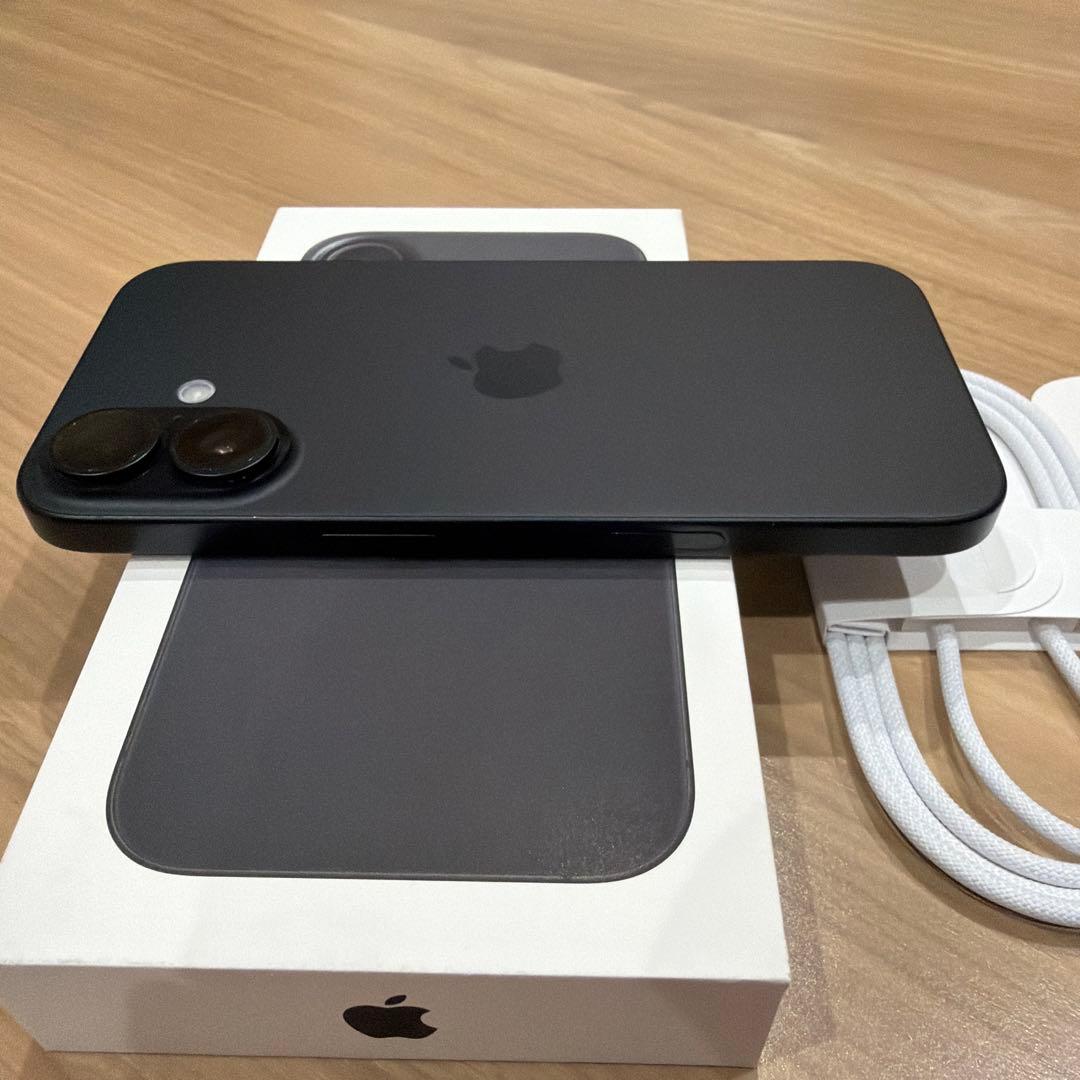 Apple iPhone16 本体　ブラック128GB　SIMフリー
