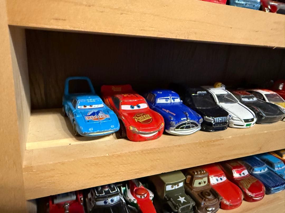 トミカ収納棚