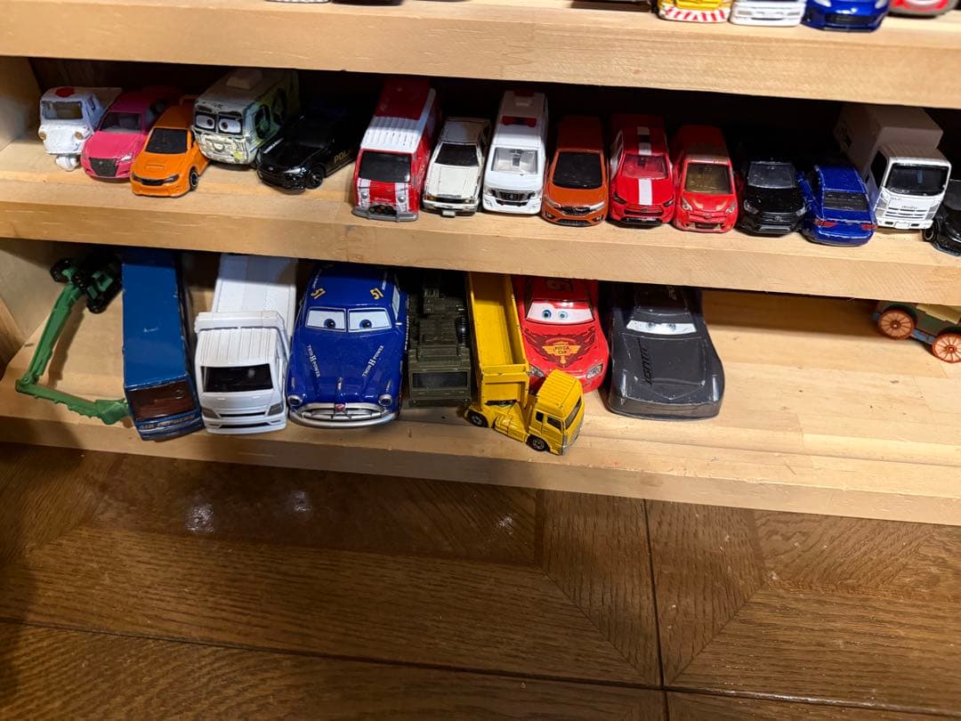 トミカ収納棚