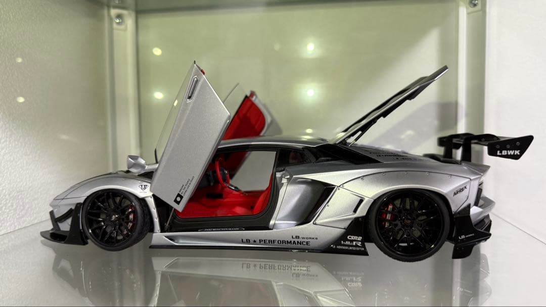 ミニカー Lamborghini Aventador LB Performance1/18