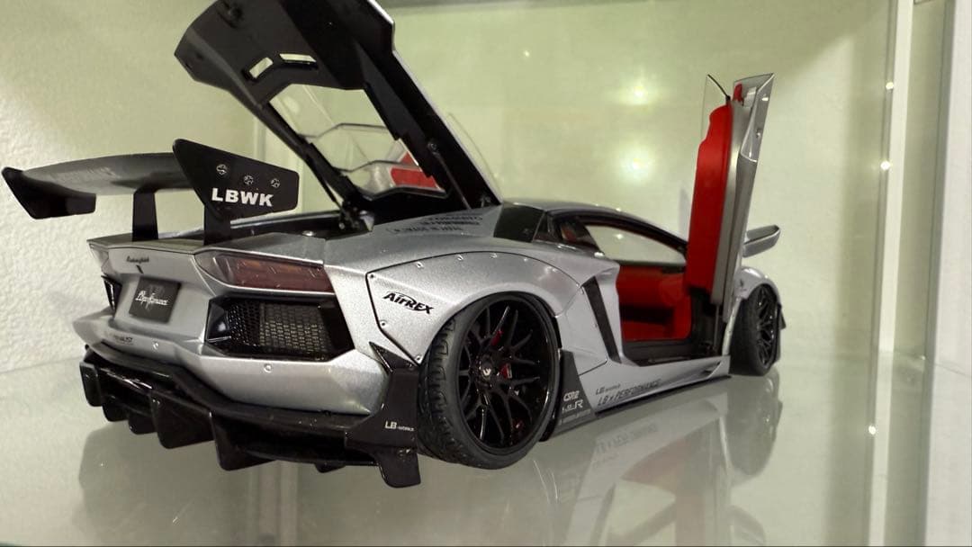 ミニカー Lamborghini Aventador LB Performance1/18