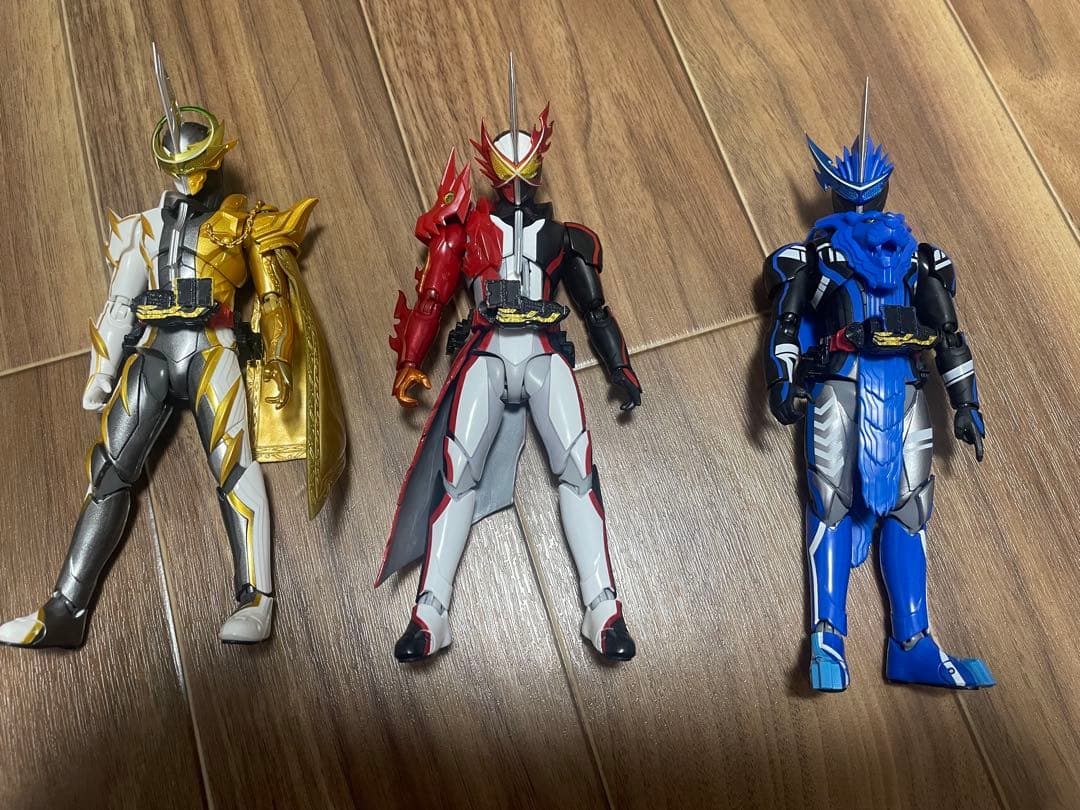 SHフィギュアーツ 仮面ライダーセイバー　ブレイズ　エスパーダ　三剣士セット