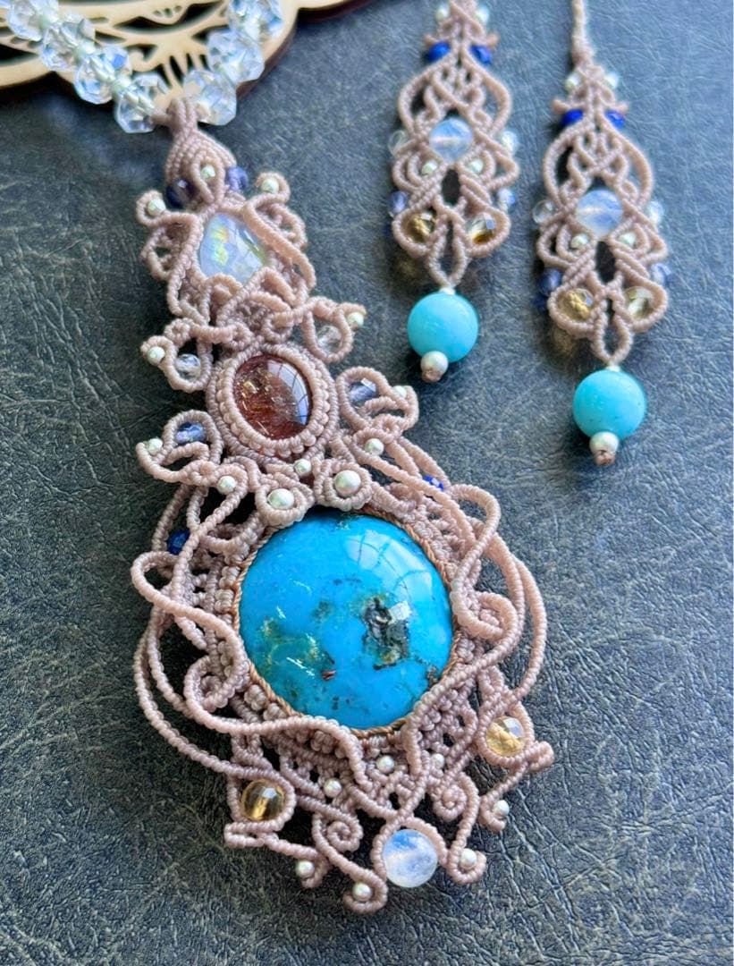 専用☆ペルシアンターコイズ＆サンストーン＆ムーンストーンのマクラメ編みネックレス