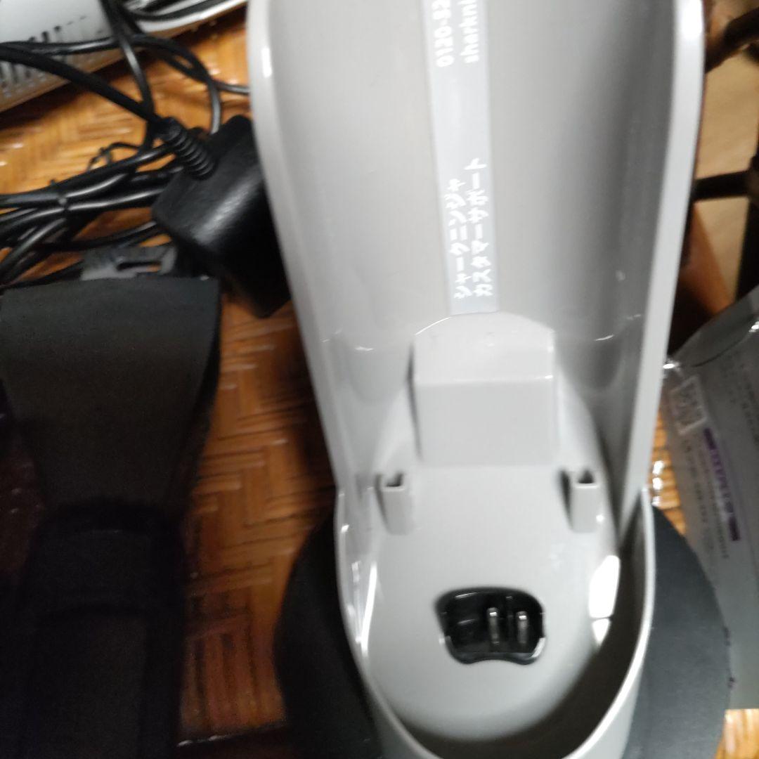 SHARK充電式ハンディクリーナー