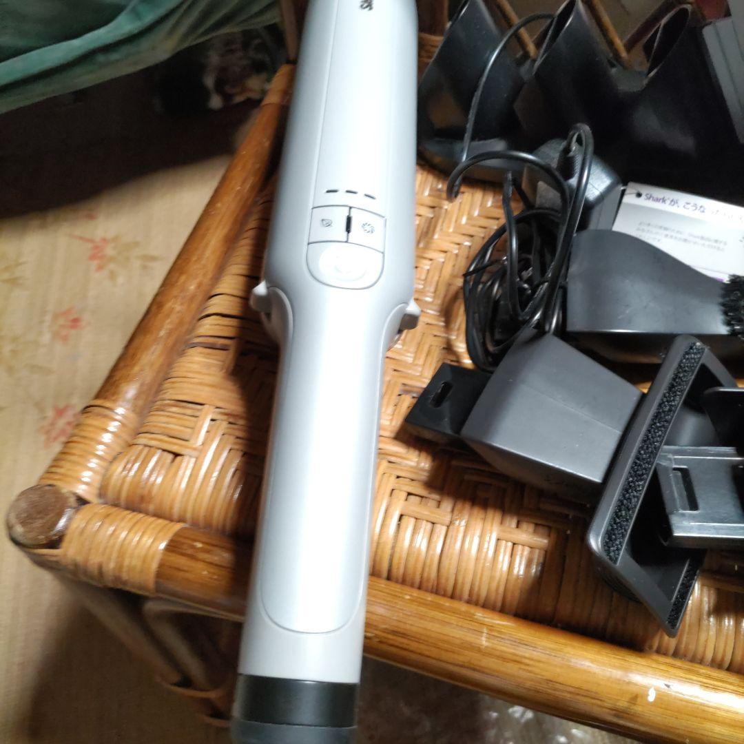 SHARK充電式ハンディクリーナー
