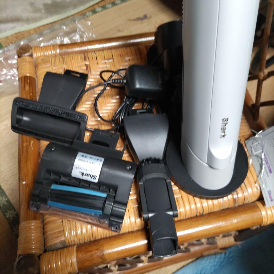 SHARK充電式ハンディクリーナー