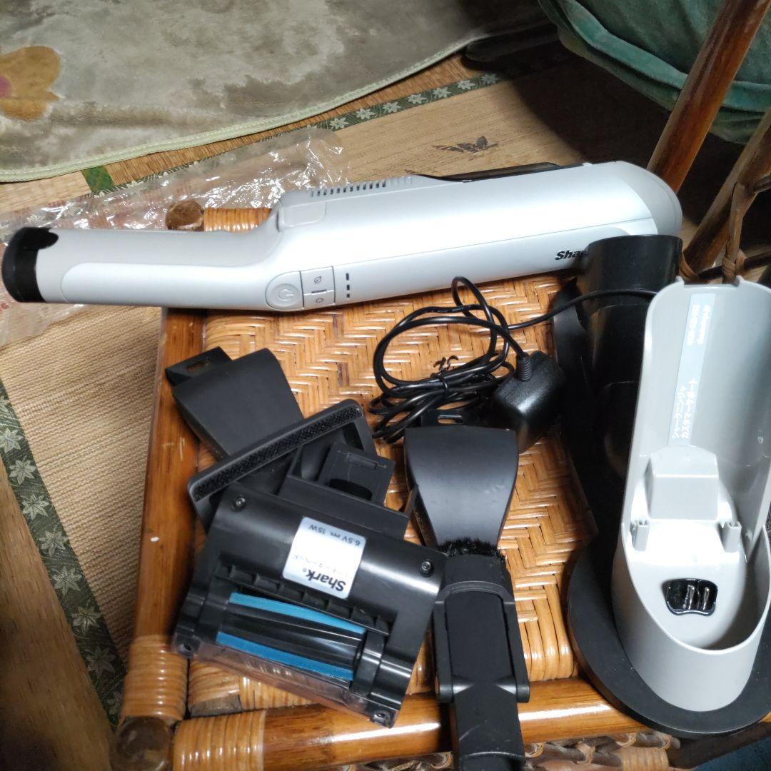 SHARK充電式ハンディクリーナー