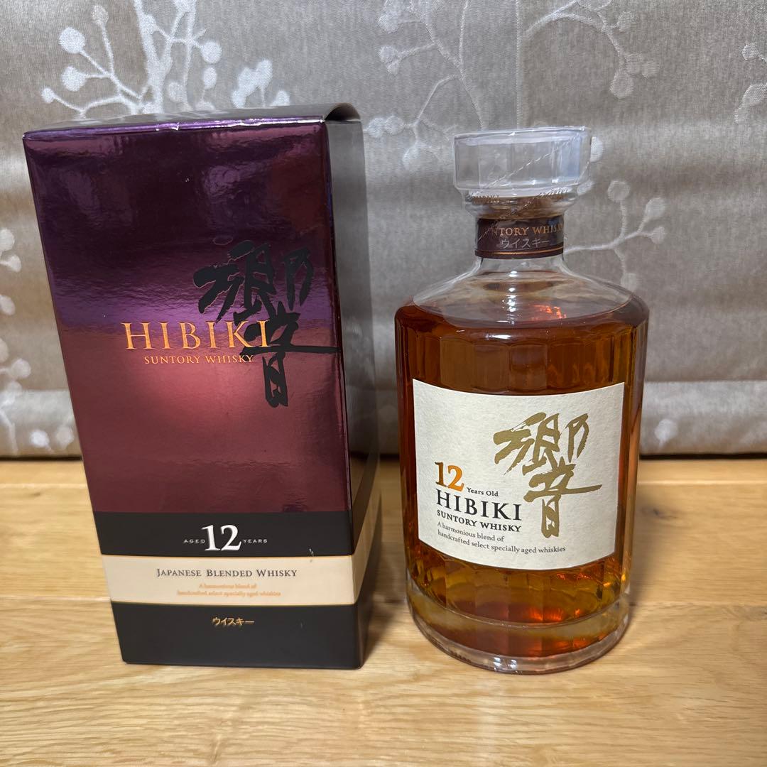 サントリー ウィスキー　響 700ml 箱あり