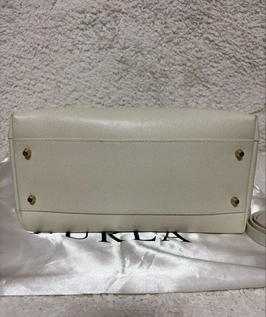 【美品】フルラ　パイパー　ハンド　ショルダーバッグ　オフホワイト