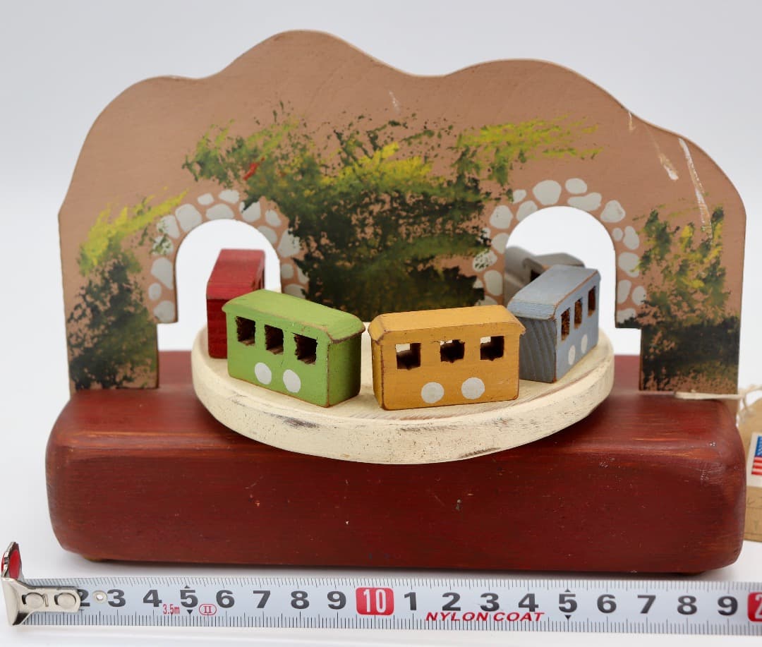 アメリカン・フォークアート 木製オルゴール アメリカ民謡「線路は続くよ」