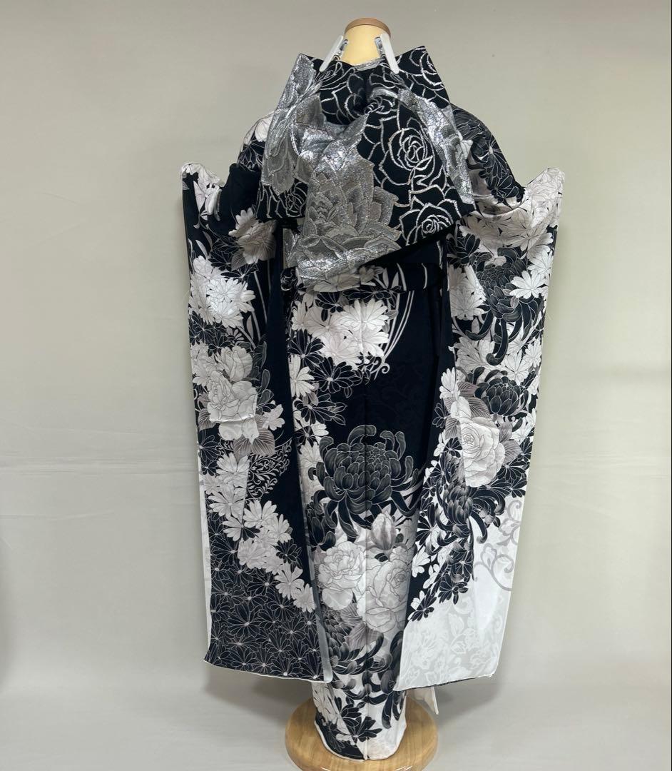 シックな黒地モノトーン薔薇と乱菊の振袖フルセット