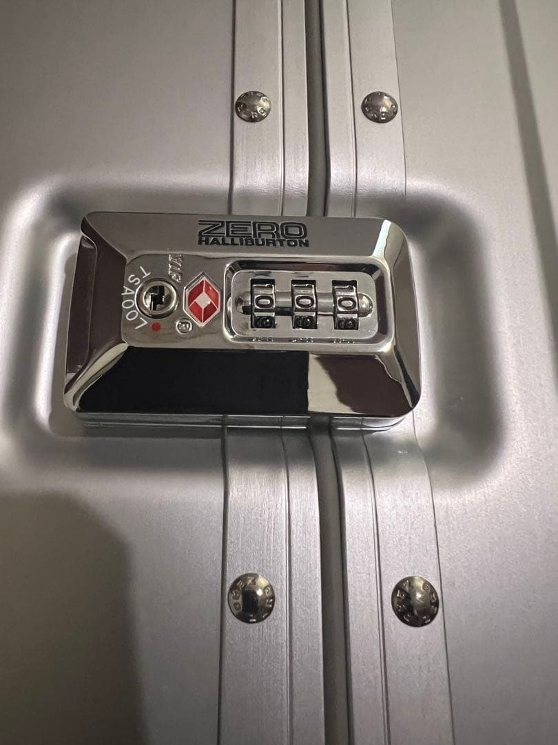 バッグ ZERO HALLIBURTON Geo Aluminum 3.0 83L