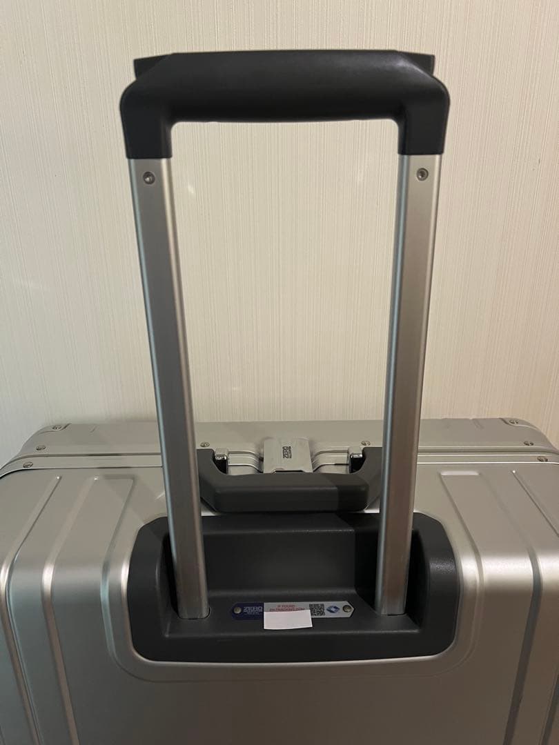 バッグ ZERO HALLIBURTON Geo Aluminum 3.0 83L