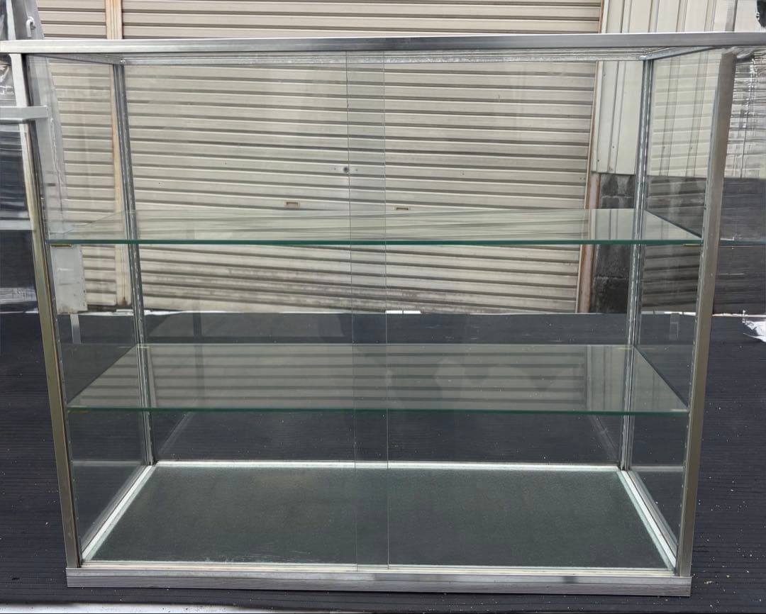 【値下げしました】レトロな中型ガラスディスプレイケース 3段