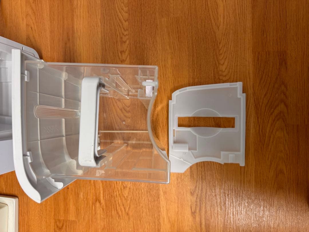 冷風も出ます！美品・2023年製SHARP 除湿機 CM-R100-W 衣類乾燥