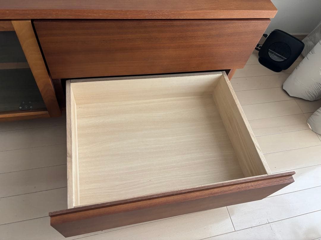 無印良品　ウォールナット　木製テレビ台 ガラス扉付き