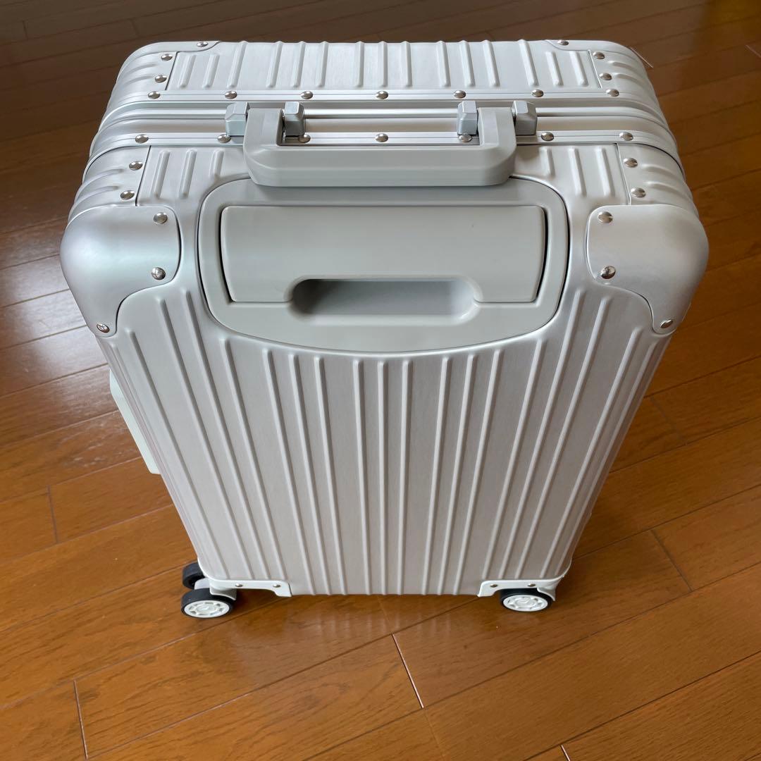 ♡新品未使用非売品メルセデスベンツ　アルミスーツケース32L カバー付き♡