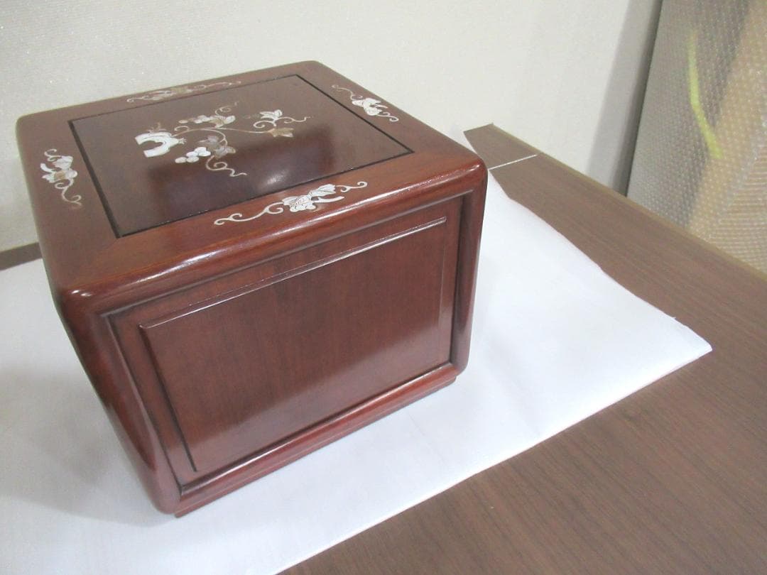 螺鈿家具 　螺鈿細工　 唐木 　花梨　葡萄柄　木製　２段　ミニ箪笥　小引出し