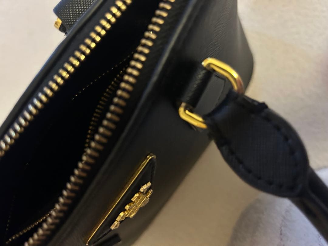 PRADA ブラック ハンドバッグ スカーフ付き