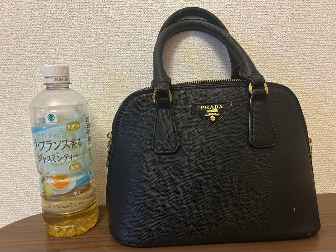 PRADA ブラック ハンドバッグ スカーフ付き