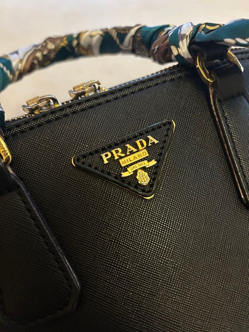 PRADA ブラック ハンドバッグ スカーフ付き