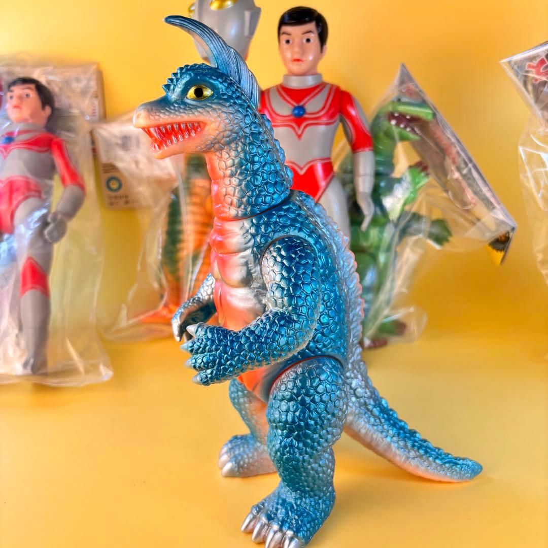 ゆ*ん様 ブルマァクの怪獣シリーズ★アーストロン Gカラー 帰ってきたウルトラマ