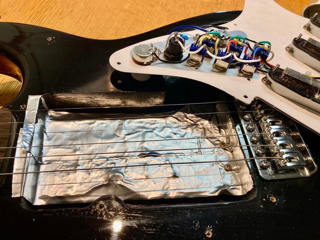 ☆再値下断行☆　ノーブランド　軽量、ネック太め、新機能満載のST