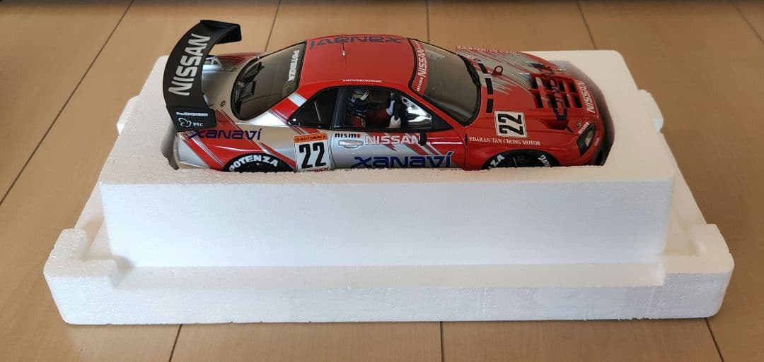 オートアート 1/18スカイライン