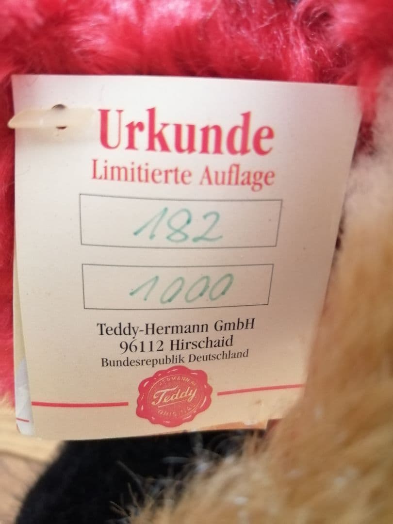 1000体限定のテディベアです。