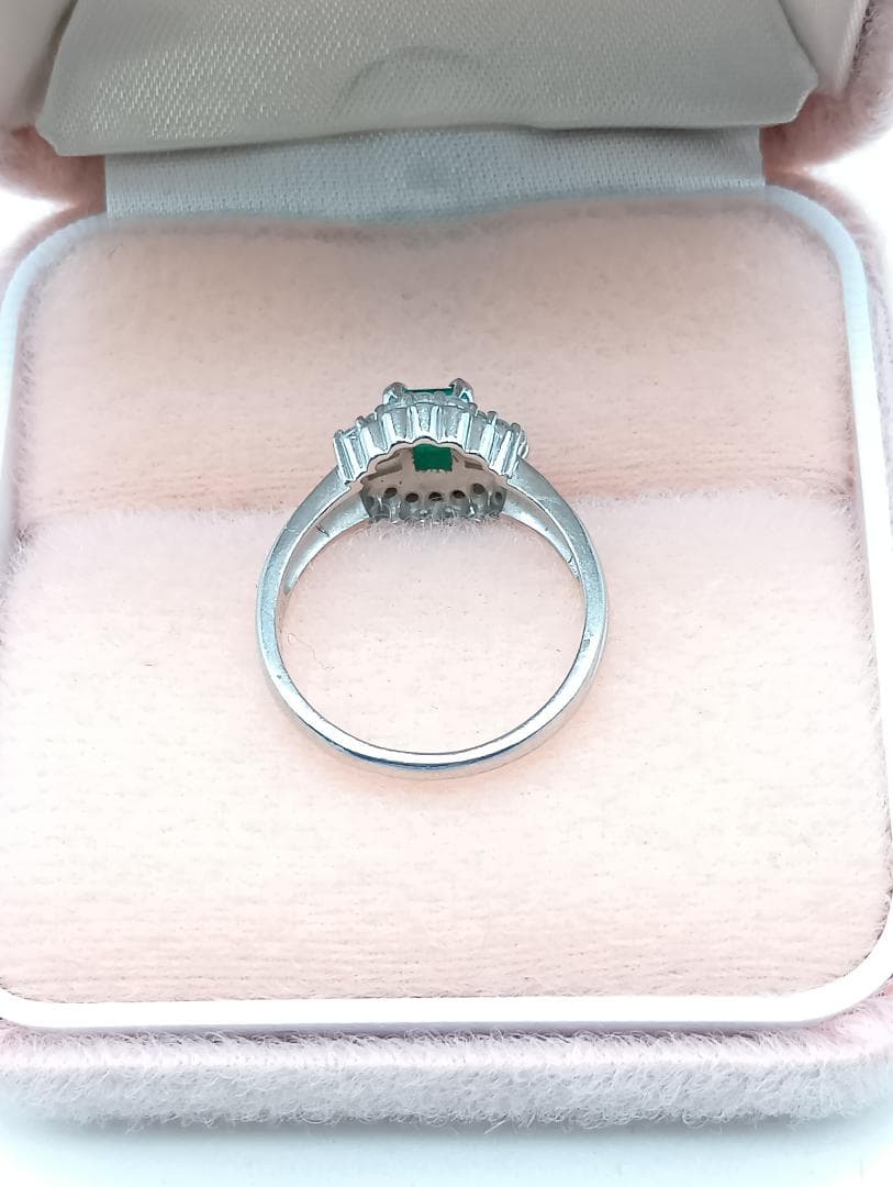 リング　Pt900　エメラルド　ダイヤモンド　鑑別書付き　指輪　総重量5.9g