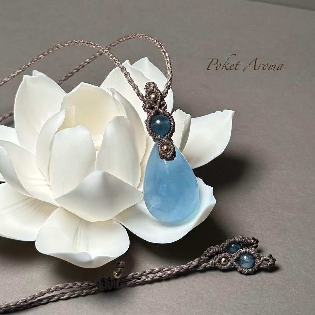 『清流』アクアマリンとディープカラーアクアマリンのマクラメペンダントネックレス