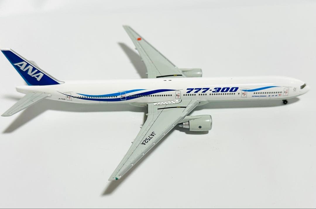 全日空商事 1/400 777-300 ANA特別塗装