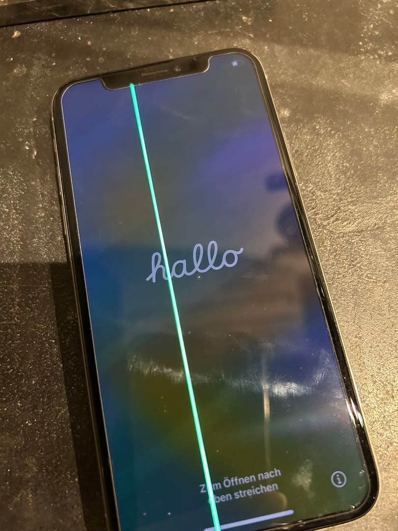 Apple iPhone X シルバー　画面に縦線あり