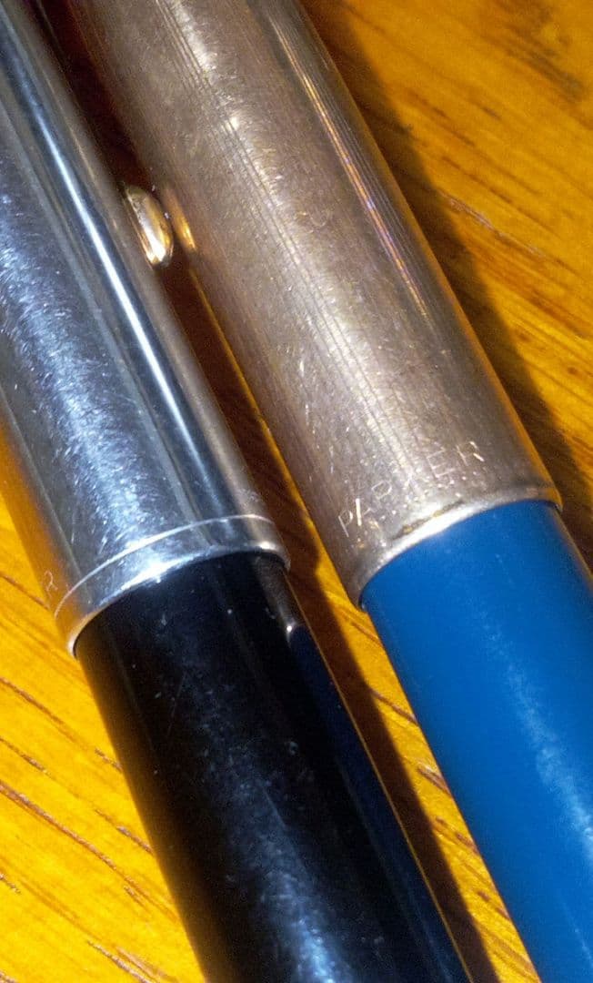 【値下げ❗】【PARKER 51万年筆2本 】 黒と青金色・インク付き