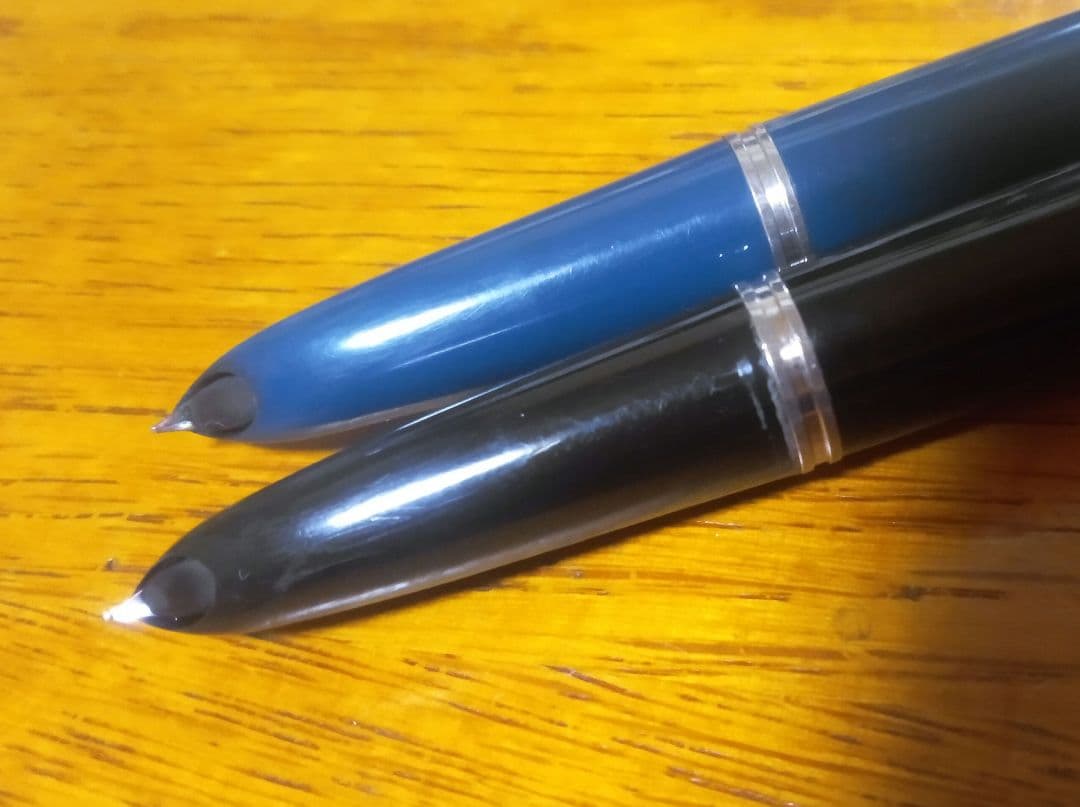 【値下げ❗】【PARKER 51万年筆2本 】 黒と青金色・インク付き