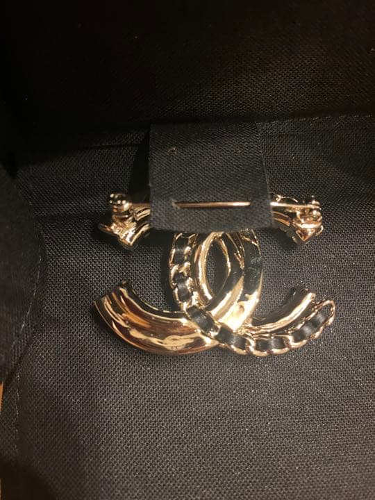 CHANEL ブローチ　CHANELマークの方のみ
