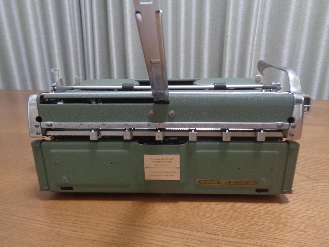 完動品　Olympia SM3 De Luxe　オリンピアタイプライター