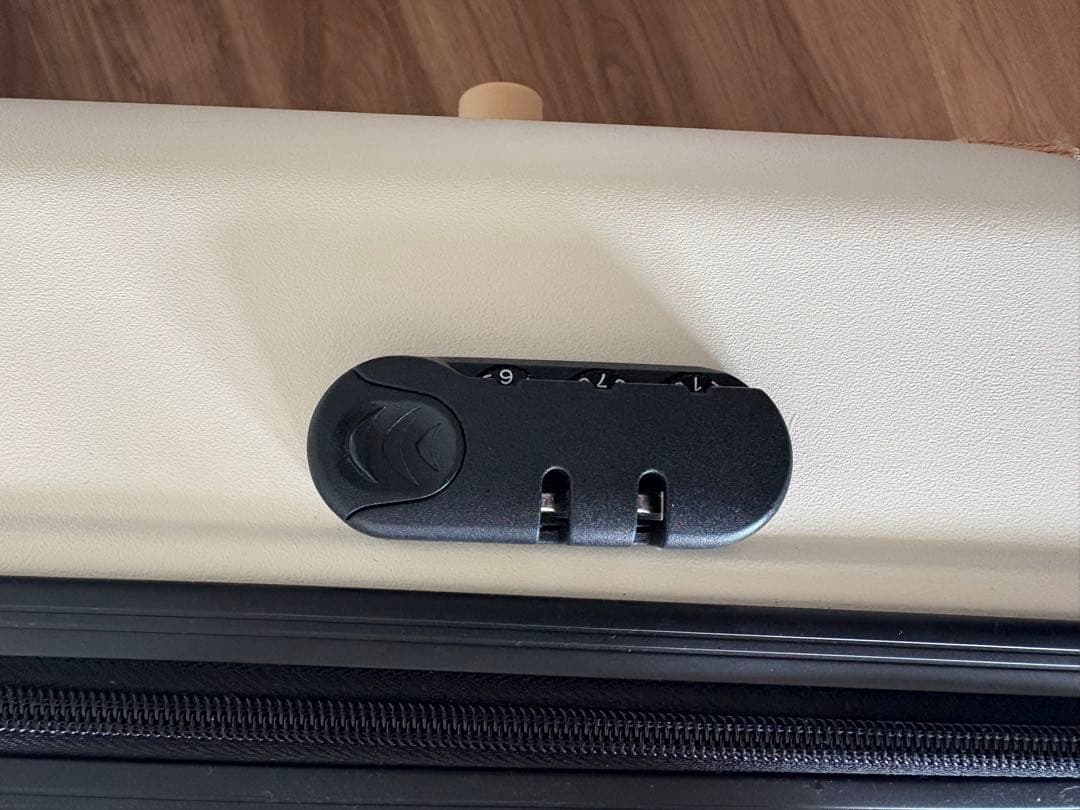 子供が乗れる キャリーケース　キッズ トラベルキャリーケース ダイヤルロック