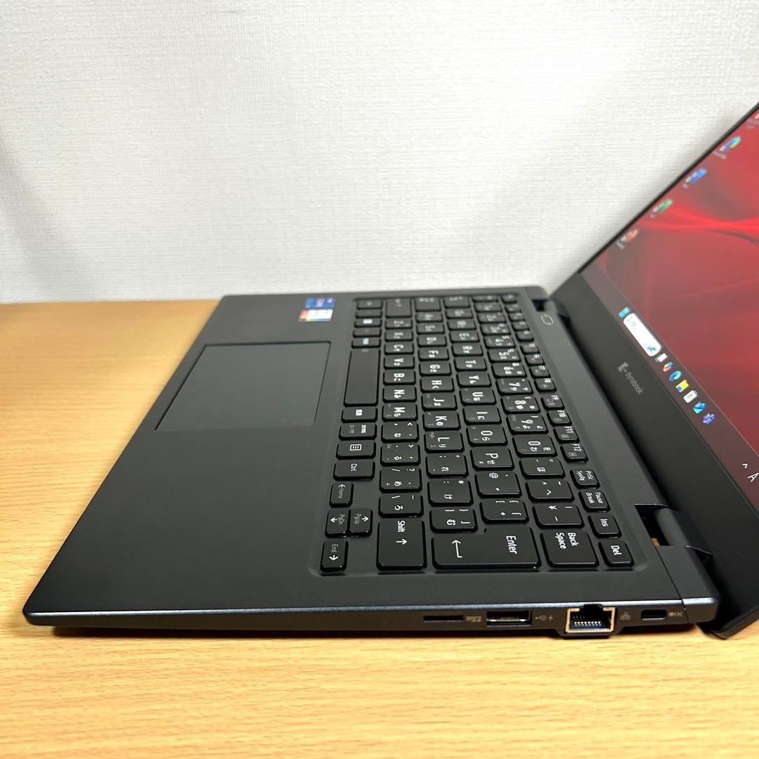 美品 TOSHIBA dynabook G83/HU i7 16GB 13インチ
