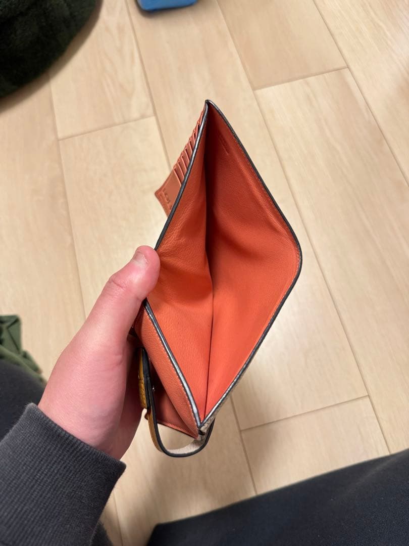 【週末セール中！】LOEWE ベージュ ライトオート 二つ折り財布 ロエベ