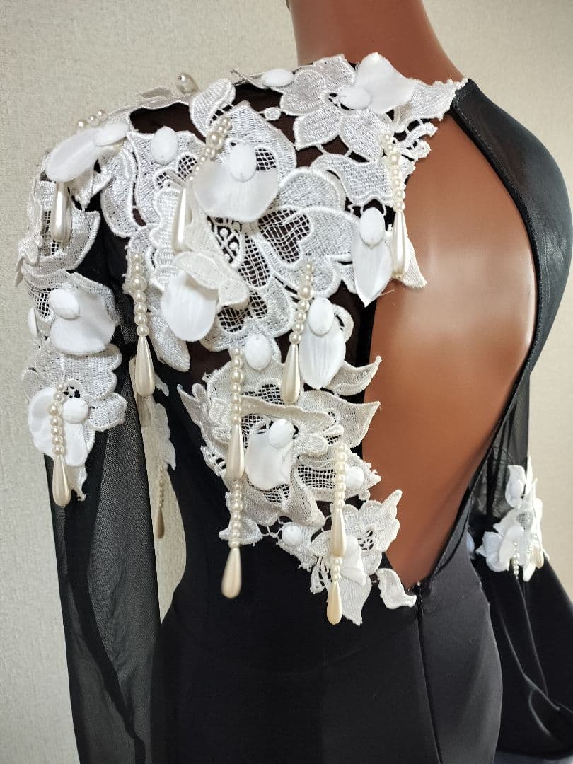 ジャンティ社交ダンス、スタンダードドレス、黒いドレスに白い小花が素敵！